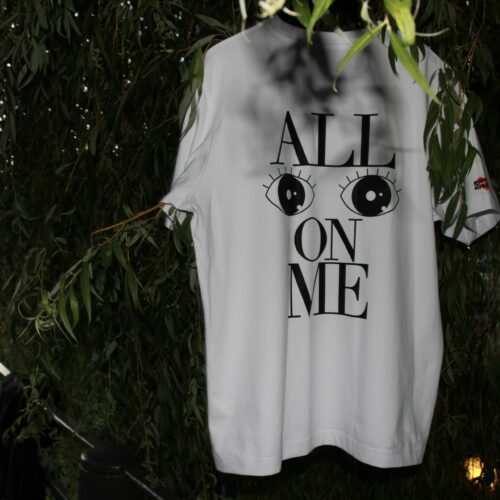 ALL EYES ON ME